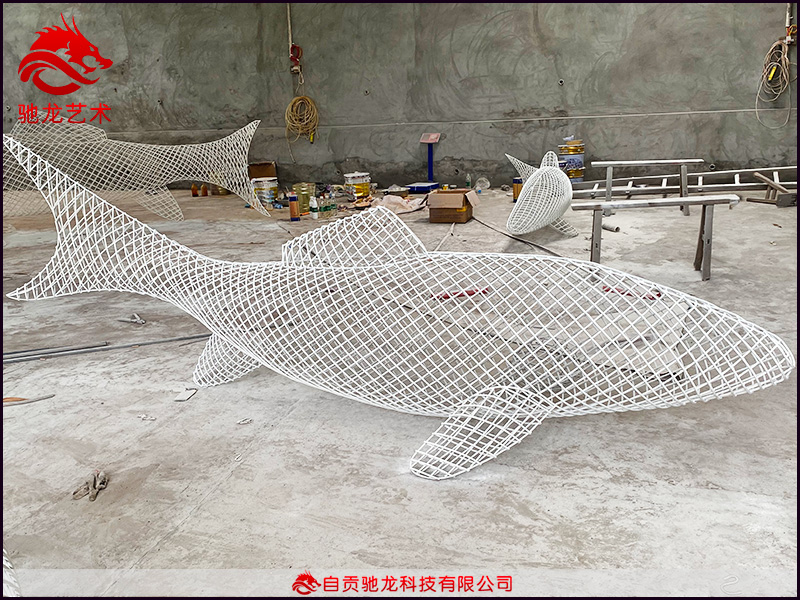 304不銹鋼鯨魚鏤空編織造型雕塑美陳