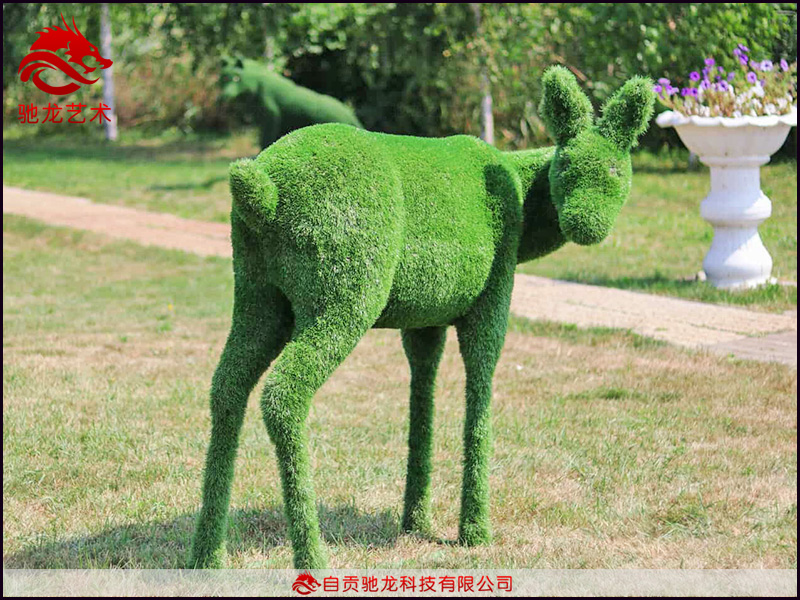 四川仿真草皮綠雕制作仿真動物造型